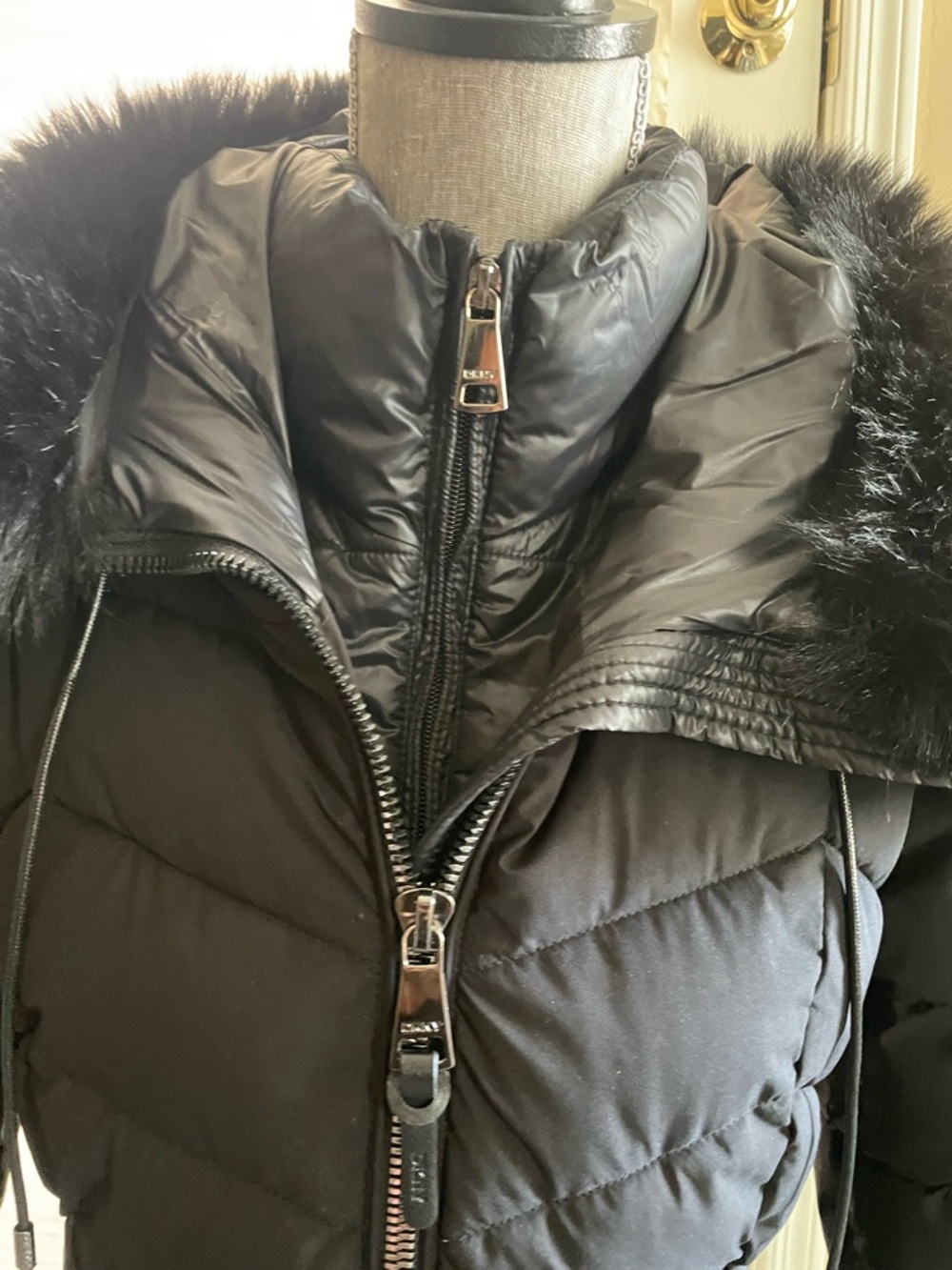 DKNY Black Quilted Belted Puffer Coat with Fur-Trim Hood - Picture 4 of 12